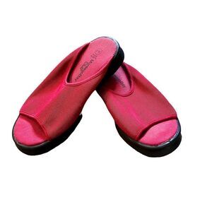 Montego Bay Club Women’s Red Stretch Slip ons Size 6 Wide